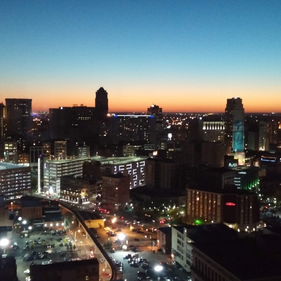 Meet your Posher, Liz - Picture 3 of 5